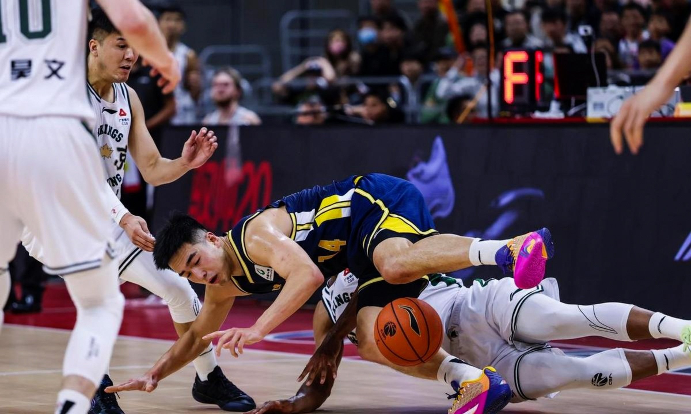 南京同曦队双杀青岛，晋级排名前列(南京同曦主力队员)