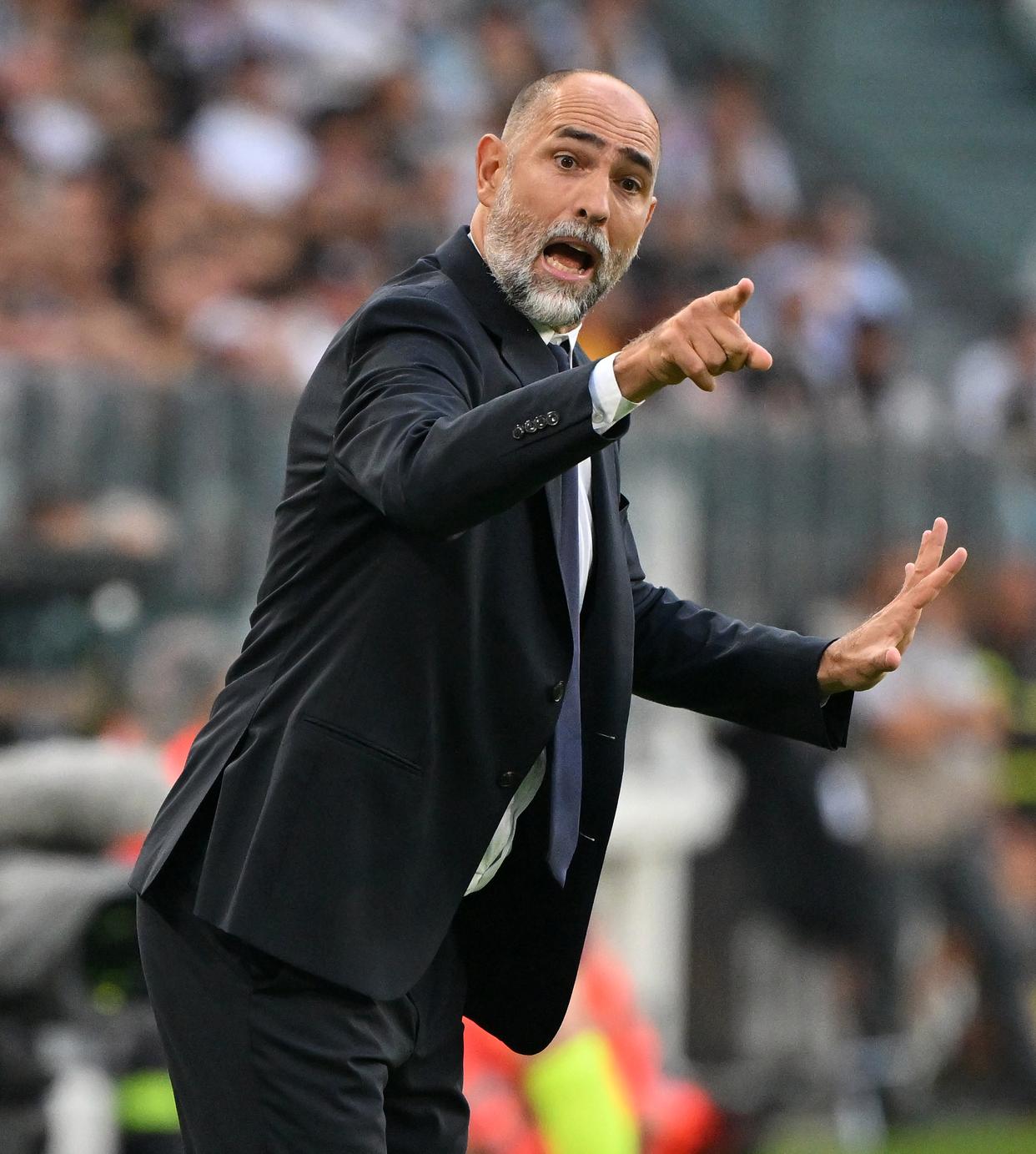 意甲球队签下新后卫，或将加强后防稳定性(意甲球队签下新后卫,或将加强后防稳定性球员)