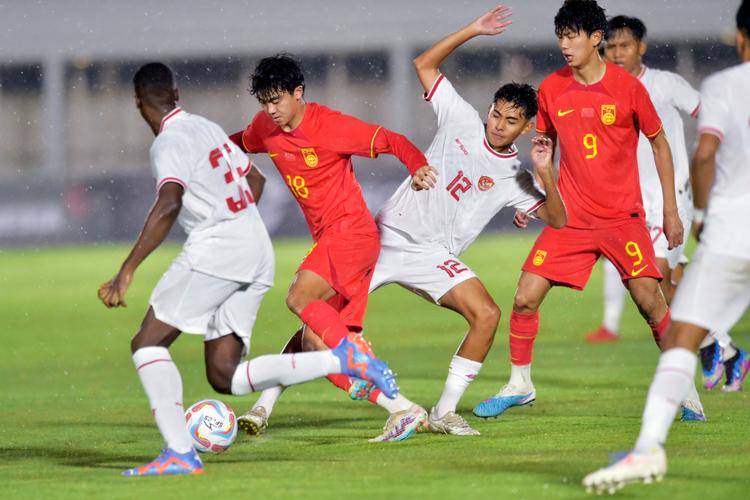 国足备战成绩斐然,球员斗志昂扬的是谁