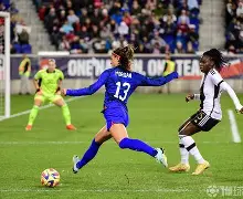 美国足球队展现出色战绩夺魁(美国足球队展现出色战绩夺魁视频)