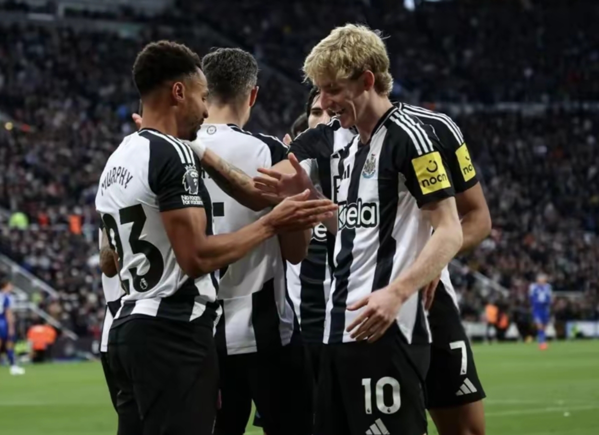 边锋劳尔斯状态神勇，助攻频频取得进球的简单介绍