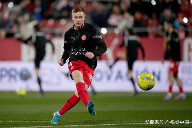 包含斯旺西后防线稳固，连续保持不败的词条