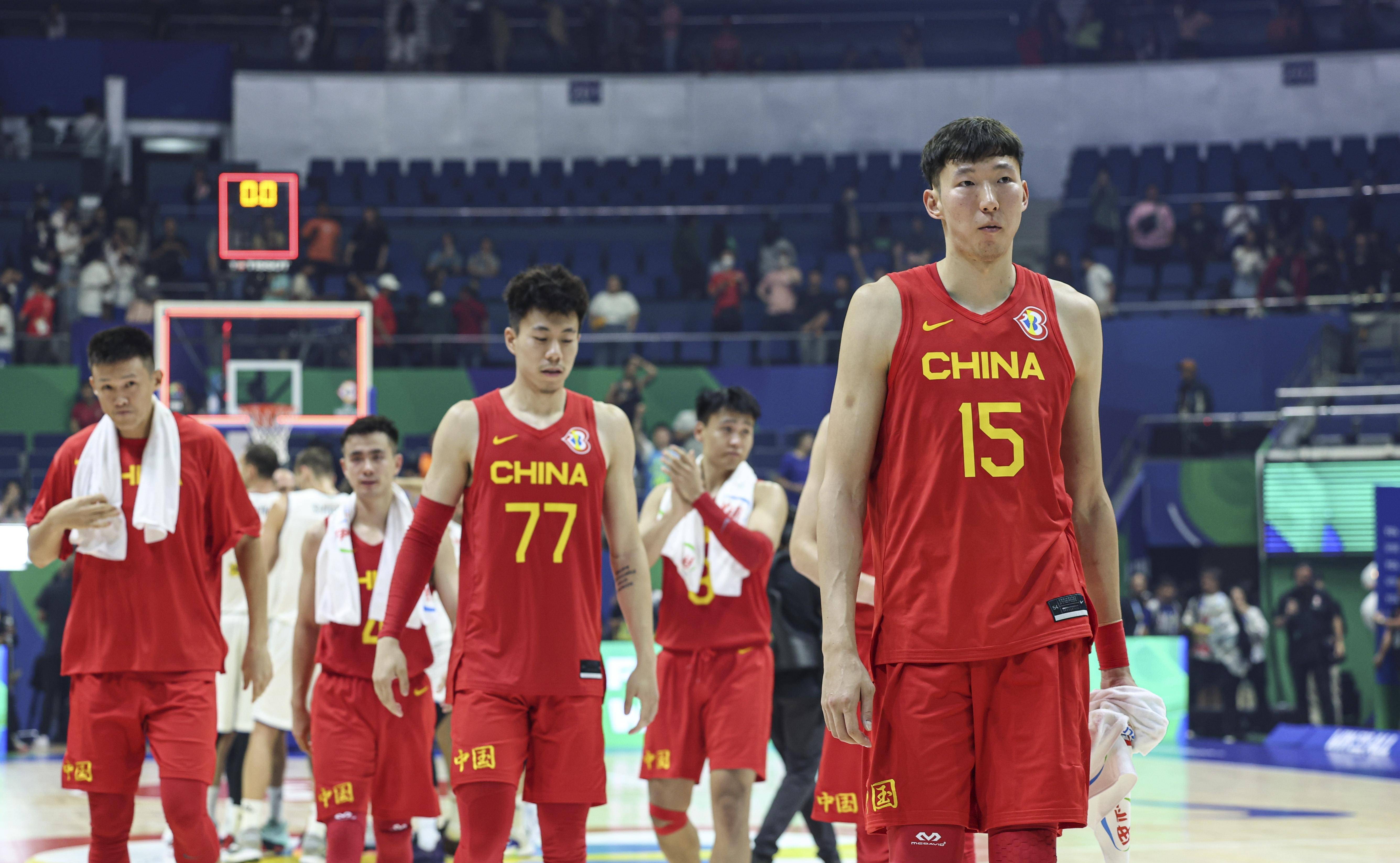 包含世界杯篮球赛场连番精彩，球迷热血激荡的词条