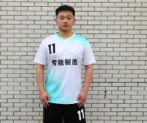 精彩纷呈：国际足球盛事揭开帷幕，球员们备战中的简单介绍