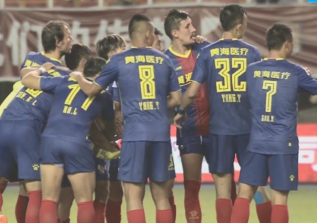 包含青岛黄海客场失利，积分榜逐渐下滑的词条